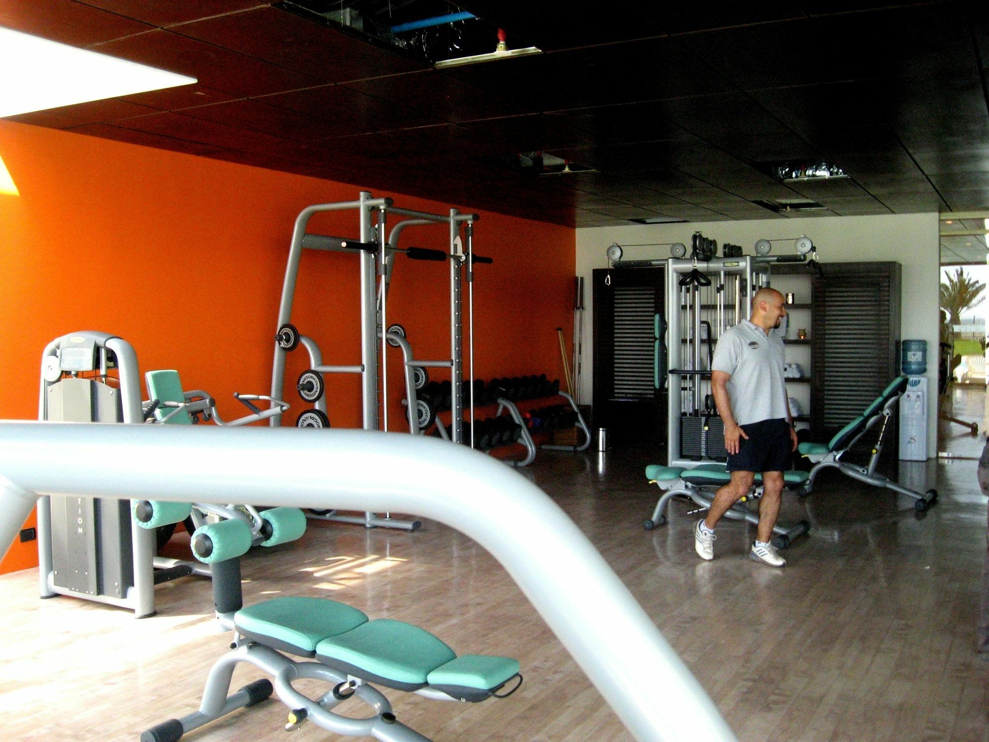 Enjoy Coquimbo Hotel ภายนอก รูปภาพ A gym in a hotel