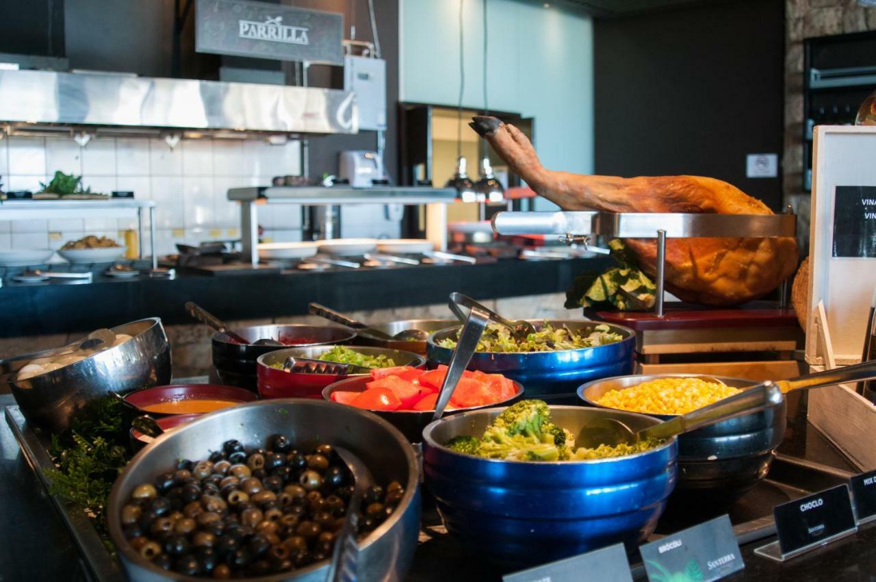 Enjoy Coquimbo Hotel ภายนอก รูปภาพ A salad bar
