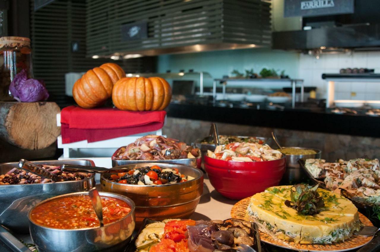 Enjoy Coquimbo Hotel ภายนอก รูปภาพ A buffet at a restaurant